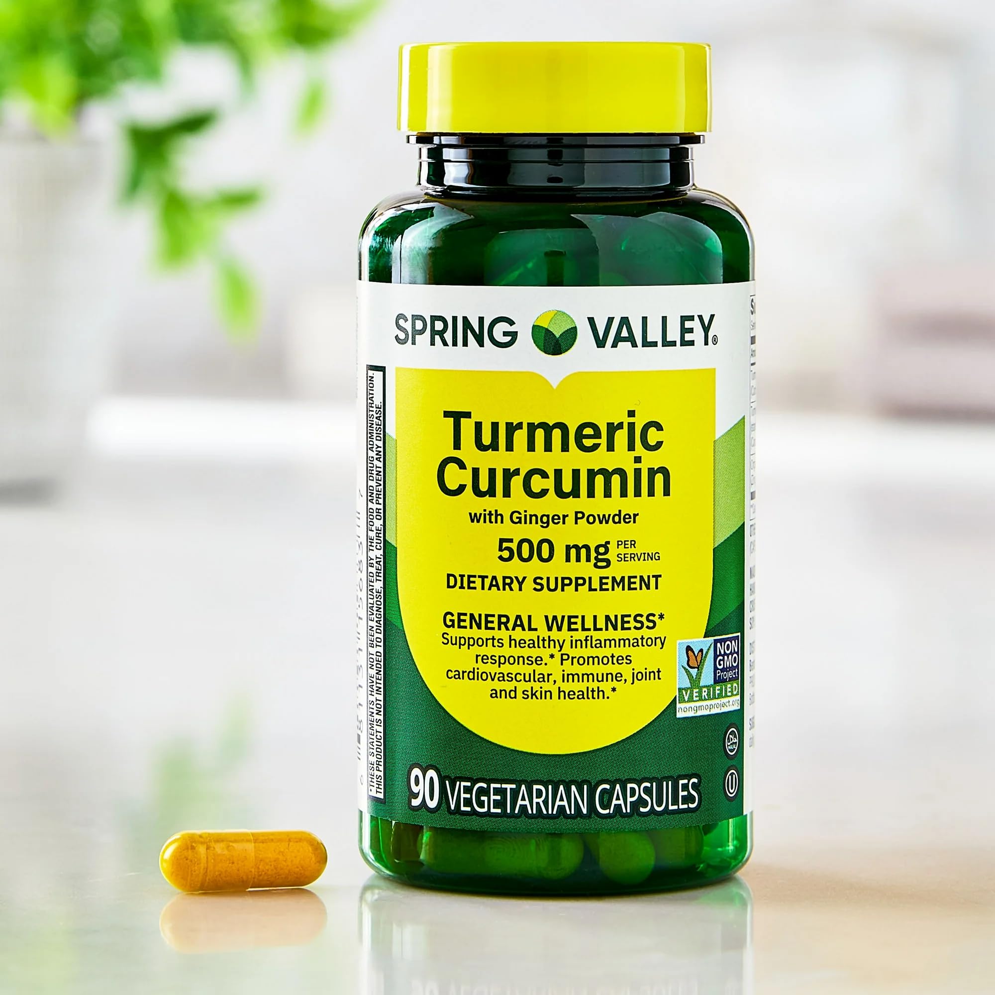 Ingre9dients naturels curcuma et gingembre: soutien quotidien potentiel.
