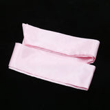 Masque INNEDYOUMM en satin doux rose, détail du tissu et douceur