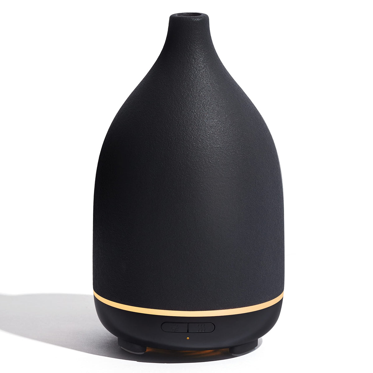 Diffuseur InnoGear en céramique noir 150 ml, ambiance apaisante dans le salon.