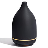 Diffuseur InnoGear en céramique noir 150 ml, ambiance apaisante dans le salon.