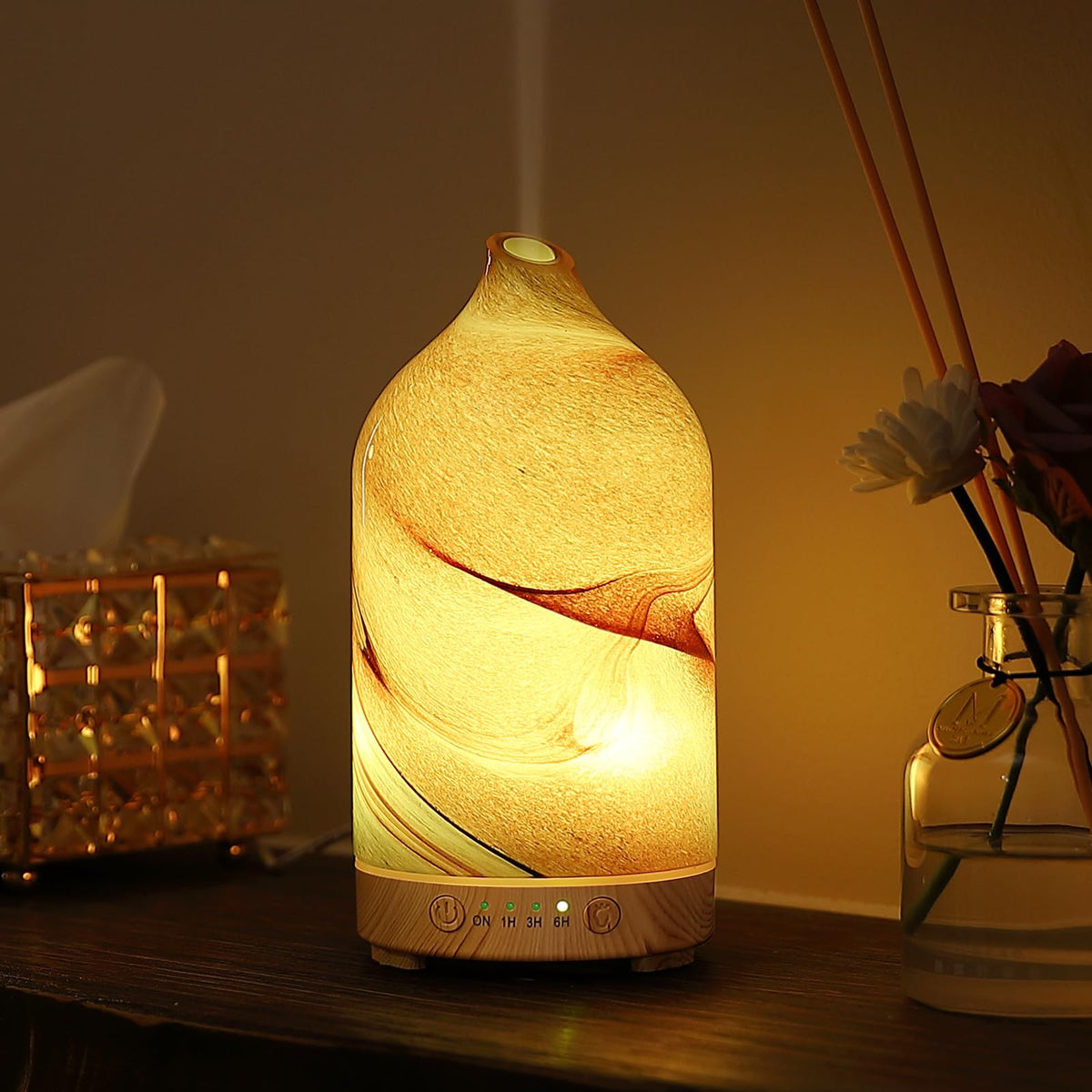 Diffuseur INRORANS en verre soufflé, décor artisanal et diffusion douce.