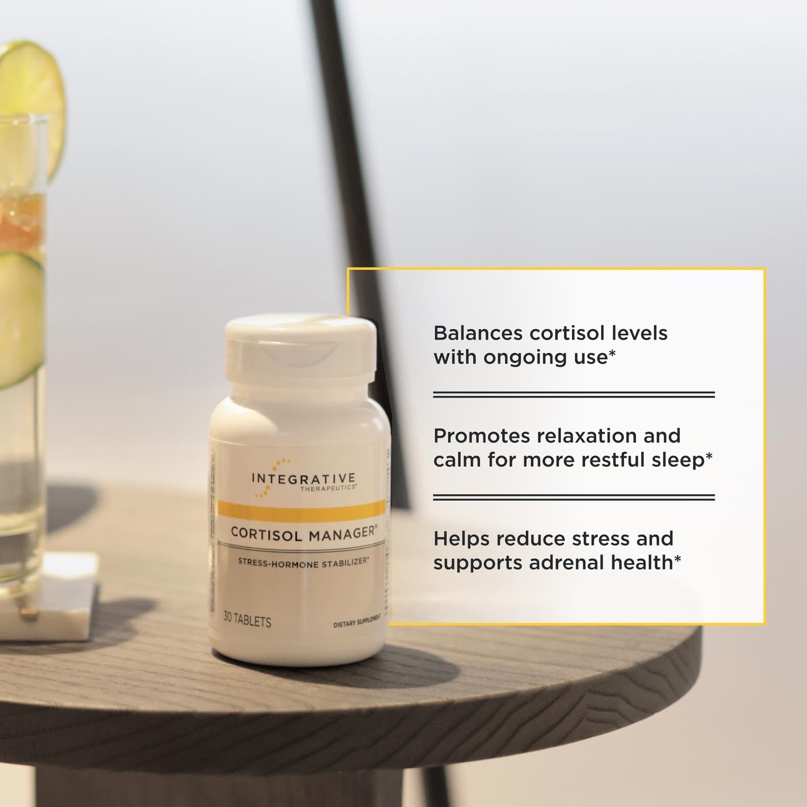 Routine matinale avec Integrative Therapeutics – prise de gélules, simplicité et constance.