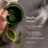 Isagenix Moringa Greens, feuilles kale et brocoli visibles, texture agréable dans les smoothies.