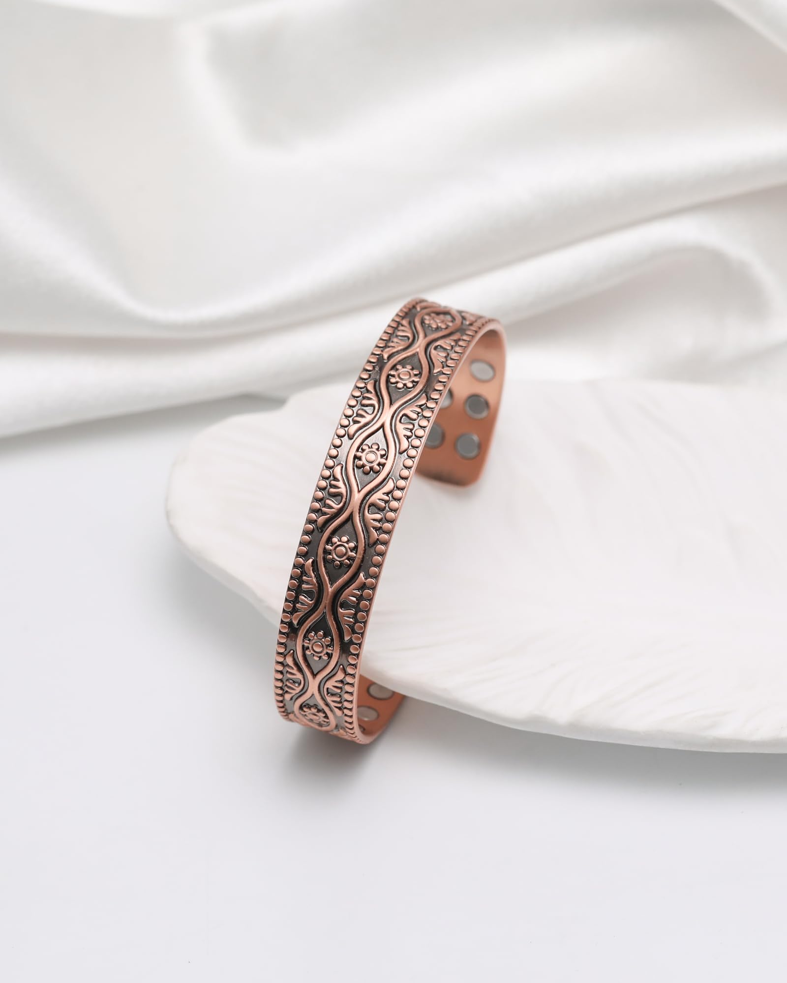 Bracelet cuivre Jecanori offre un port confortable au quotidien.