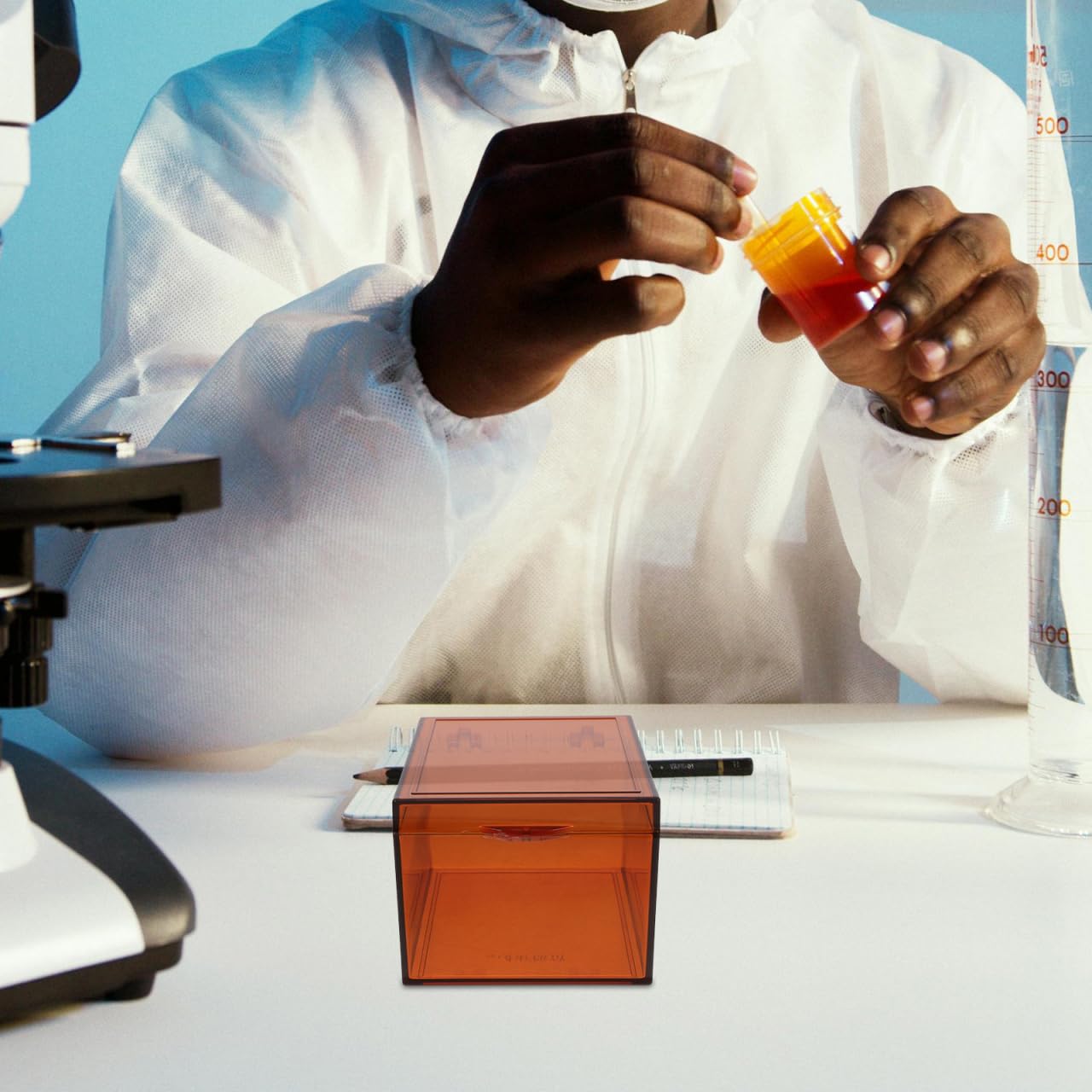 Boîte JECOMPRIS d'urgence, accès rapide pour les médicaments essentiels.