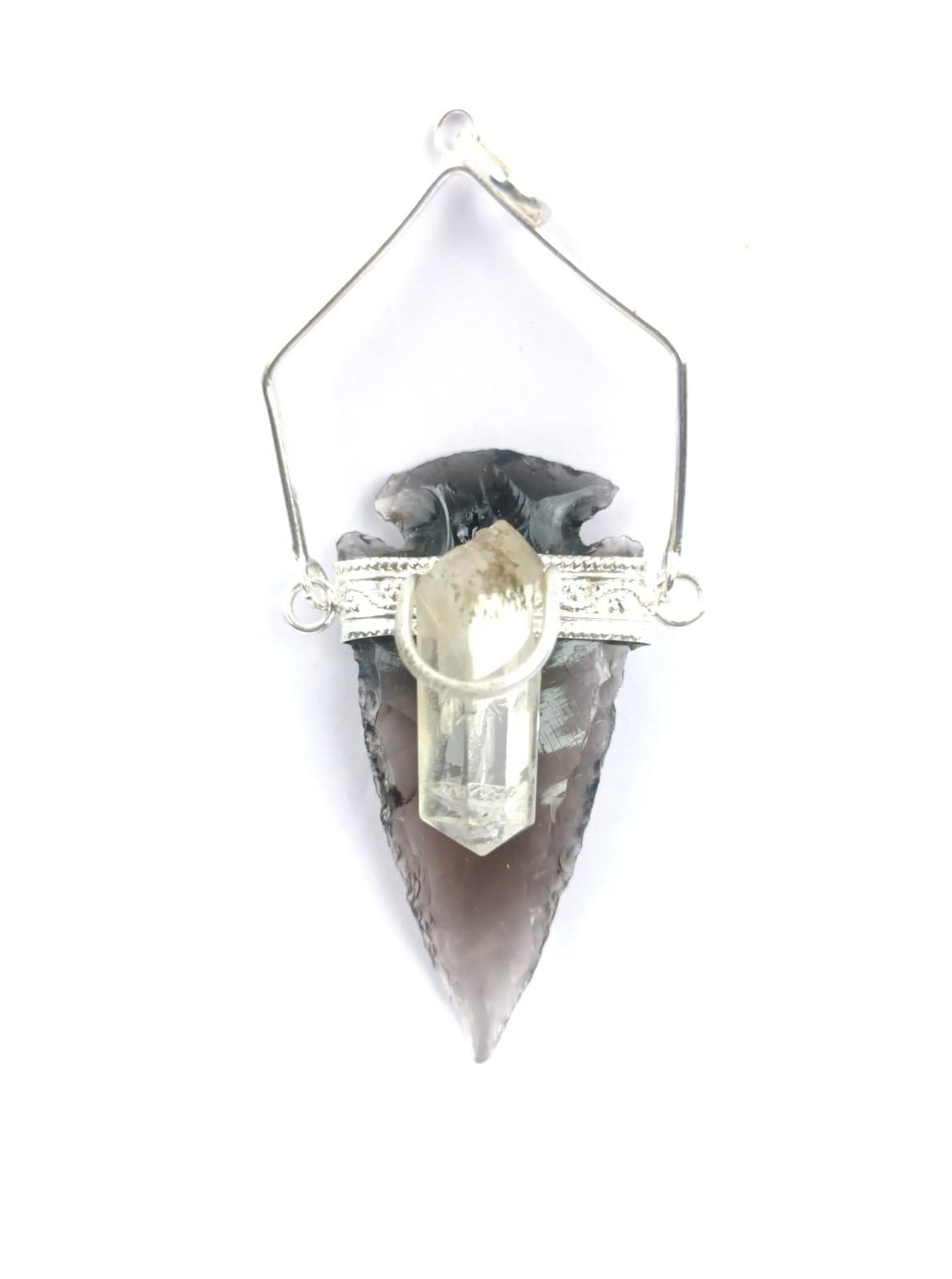 Jet International pendentif fleche obsidienne noire argentee, protection quotidienne et style.