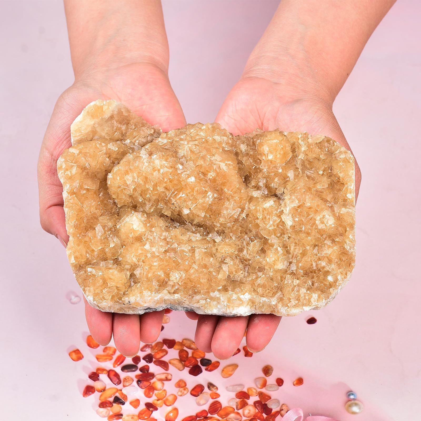 JIC Gem geode jaune — cristal lumineux pour espace zen et méditation.