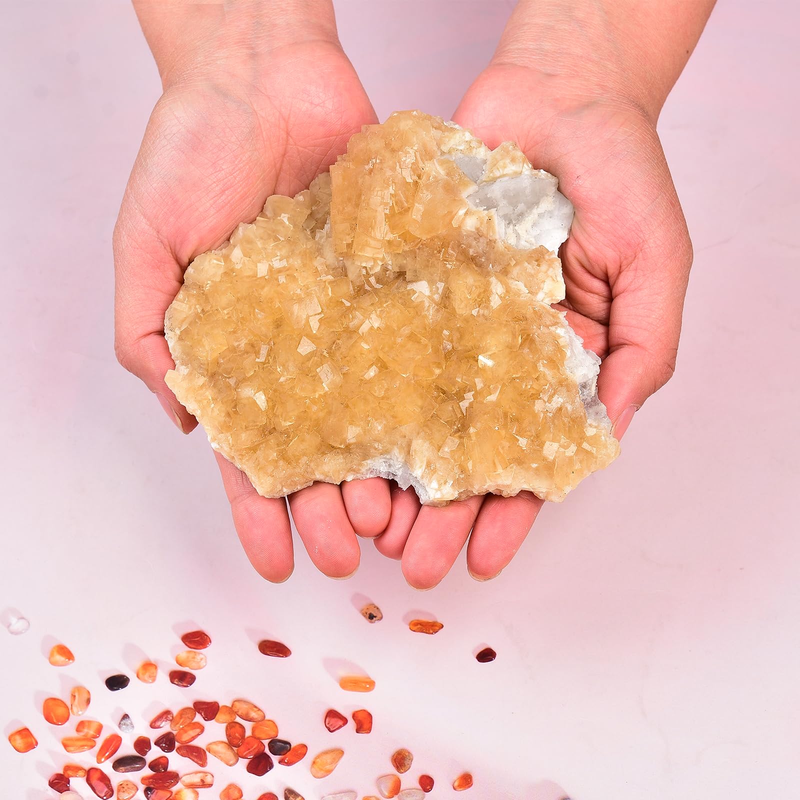 JIC Gem géode jaune montre texture naturelle et éclat translucide