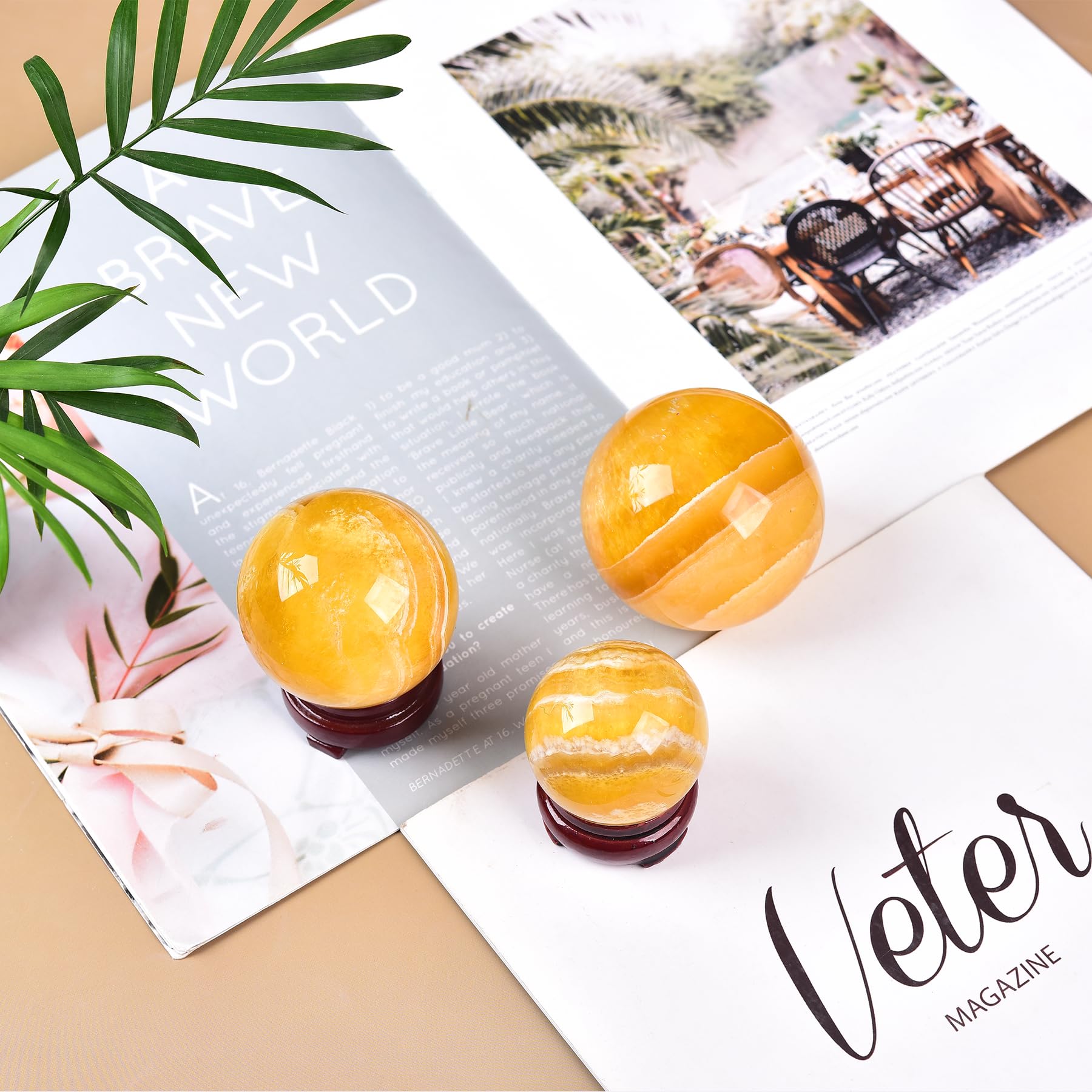 Boule fluorite jaune JIC Gem, motifs naturels uniques et couleurs vives.