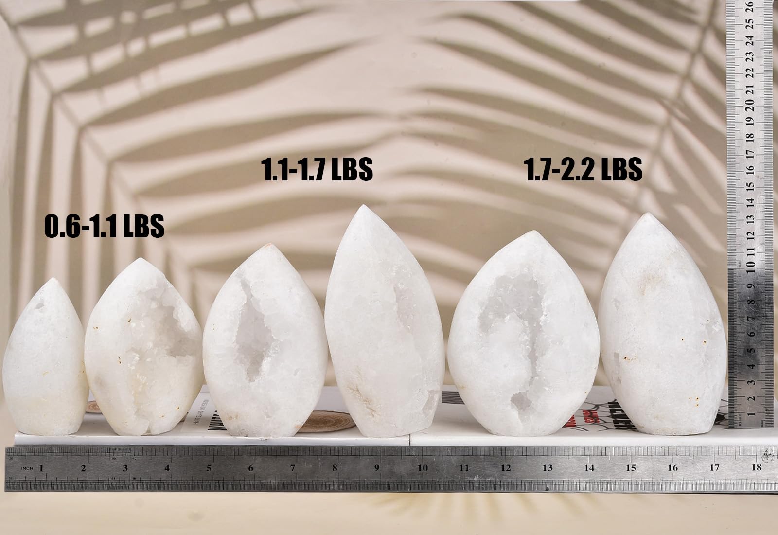 Géode quartz hauteur 3-6 pouces de JIC Gem, mise en valeur.