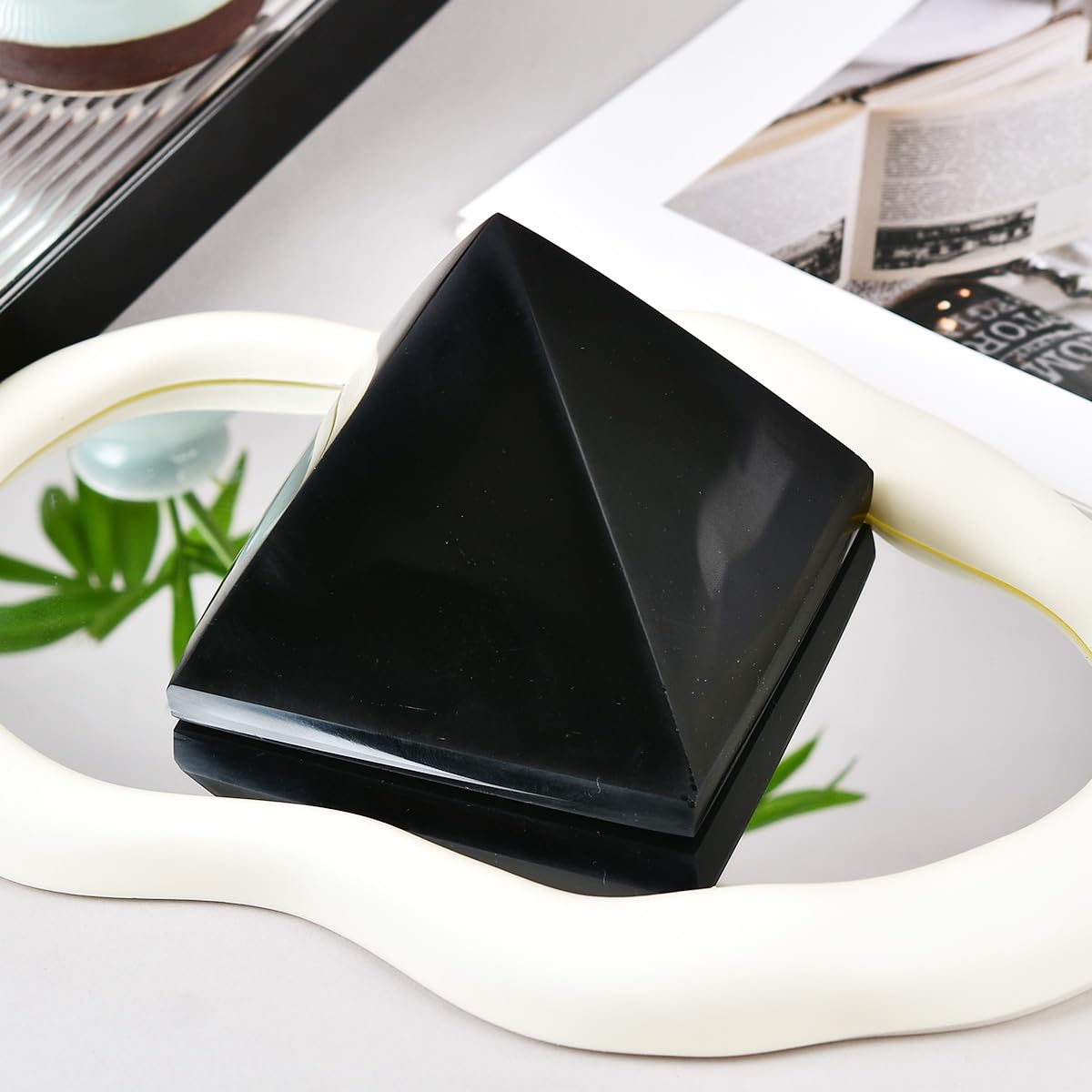 Méditation guidée avec la pyramide obsidienne noire JIC Gem.