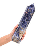 JIC Gem obélisque cristal sodalite bleu, favorise la clarté mentale et l'équilibre émotionnel.