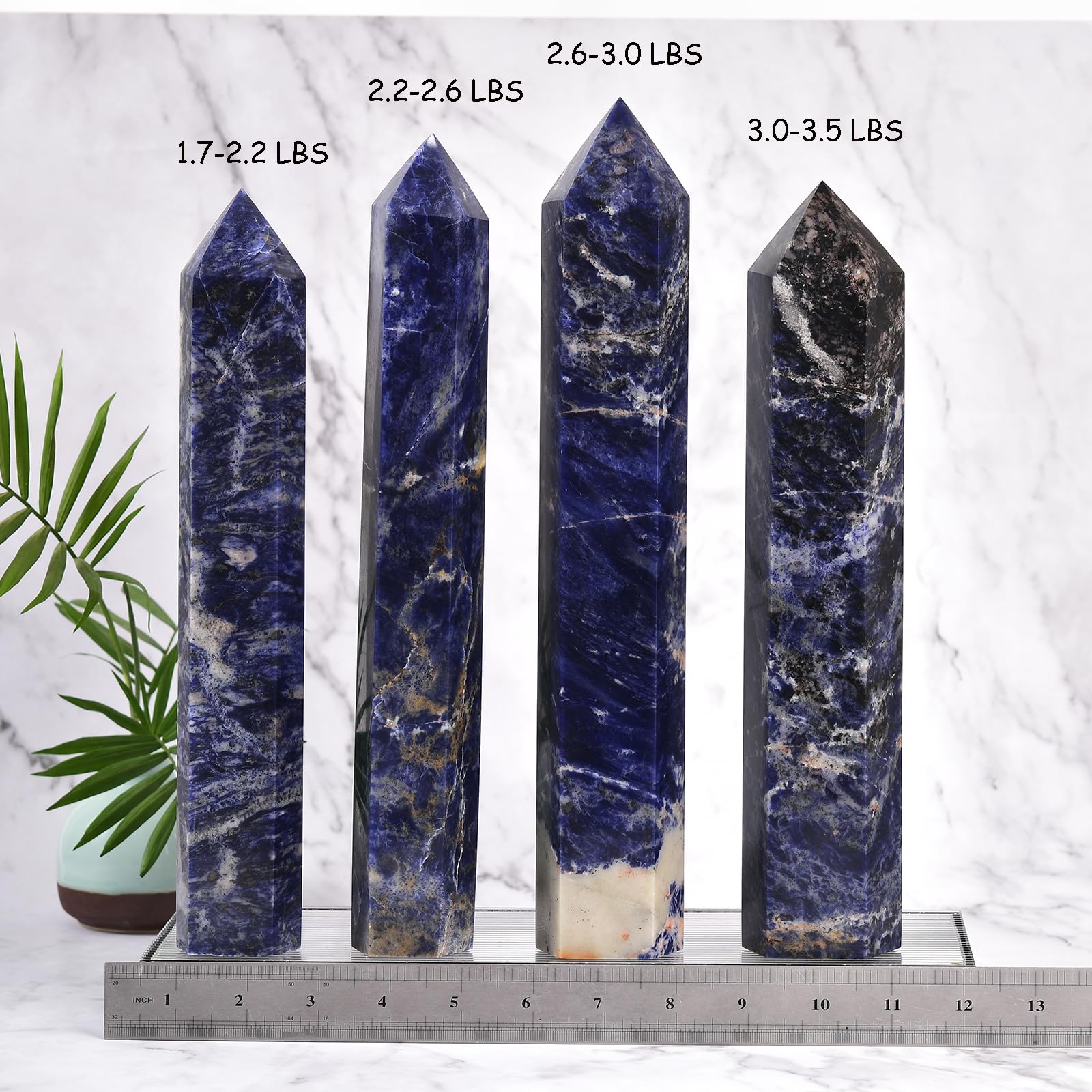 Vue rapprochée de l'obélisque sodalite bleue 6 facettes JIC Gem