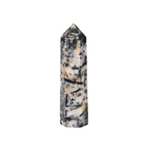JIC Gem tourmaline noire et quartz blanc, obélisque décoratif favorisant une ambiance sereine.