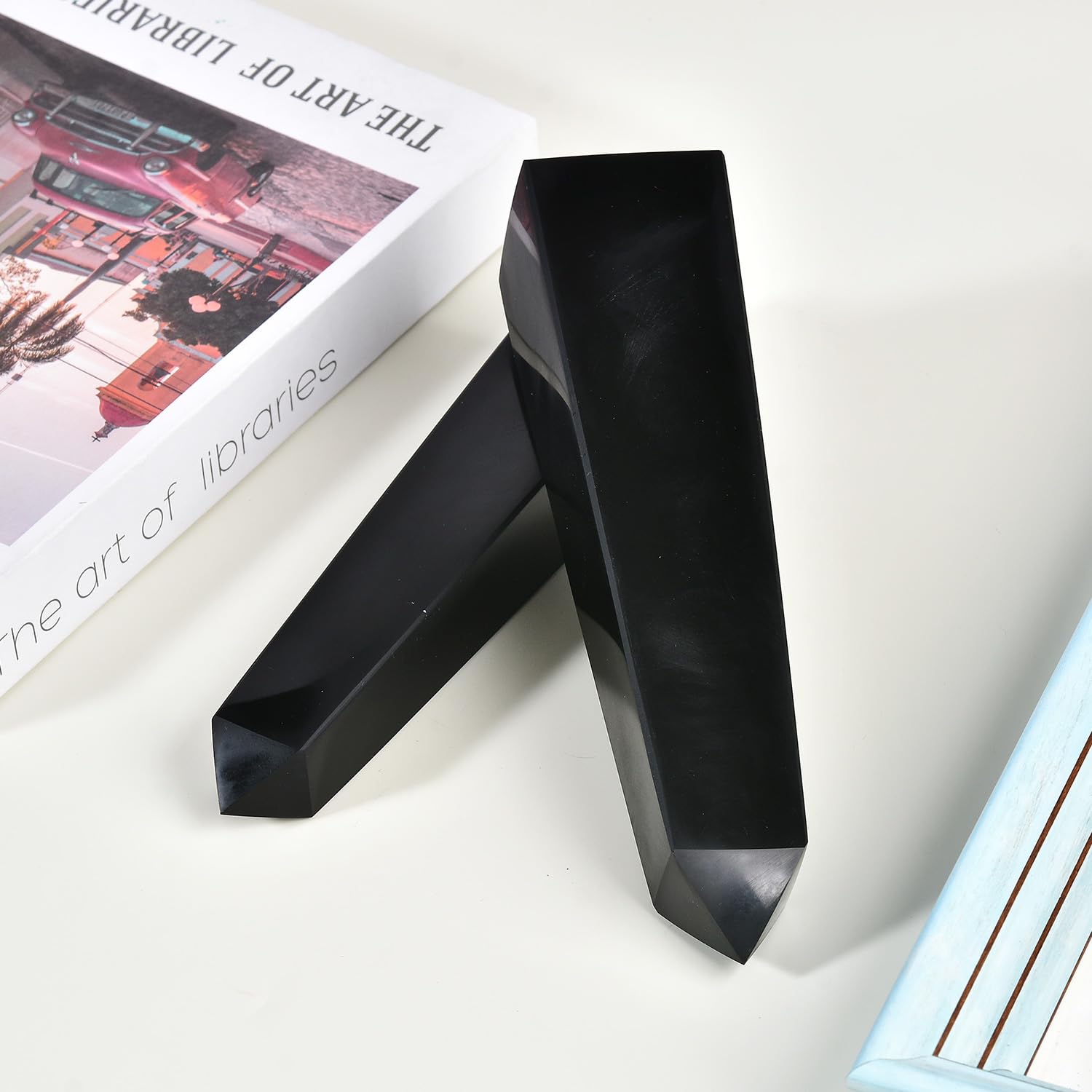 JIC Gem pièce naturelle obsidienne noire montrant imperfections typiques et caractère