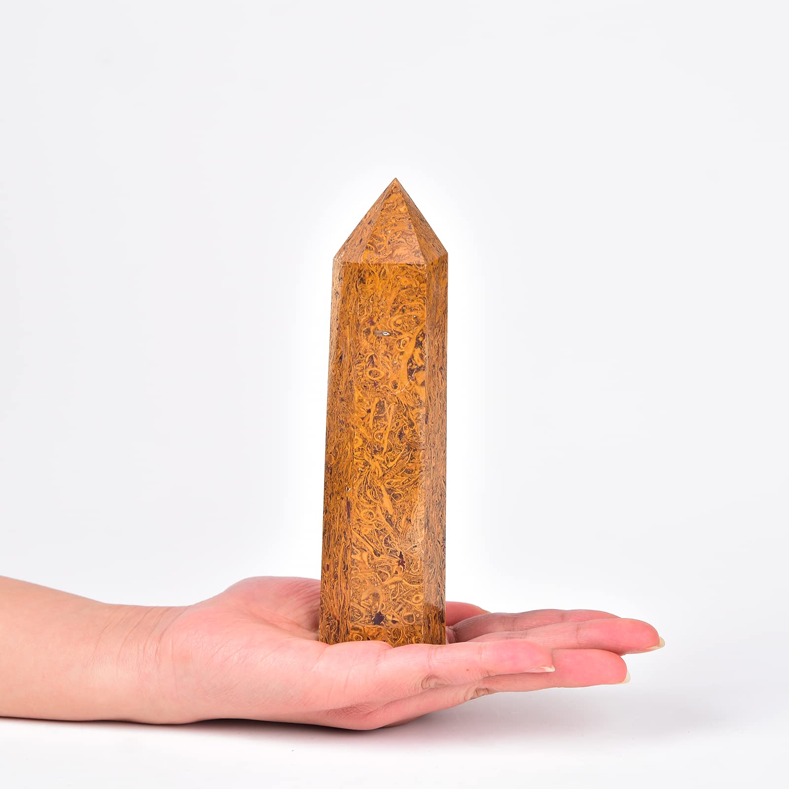 JIC Gem pointe-obélisque or dorée, focalisation énergétique et déco élégante.