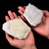 JIC Gem géode druzy scintillante prête à être exposée sur bureau.