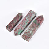 JIC Gem quartz fraise rouge et vert obelisque: accent élégant pour bureau et maison.