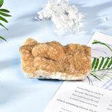 JIC Gem spécimen calcite jaune — déco élégante et source d’inspiration.