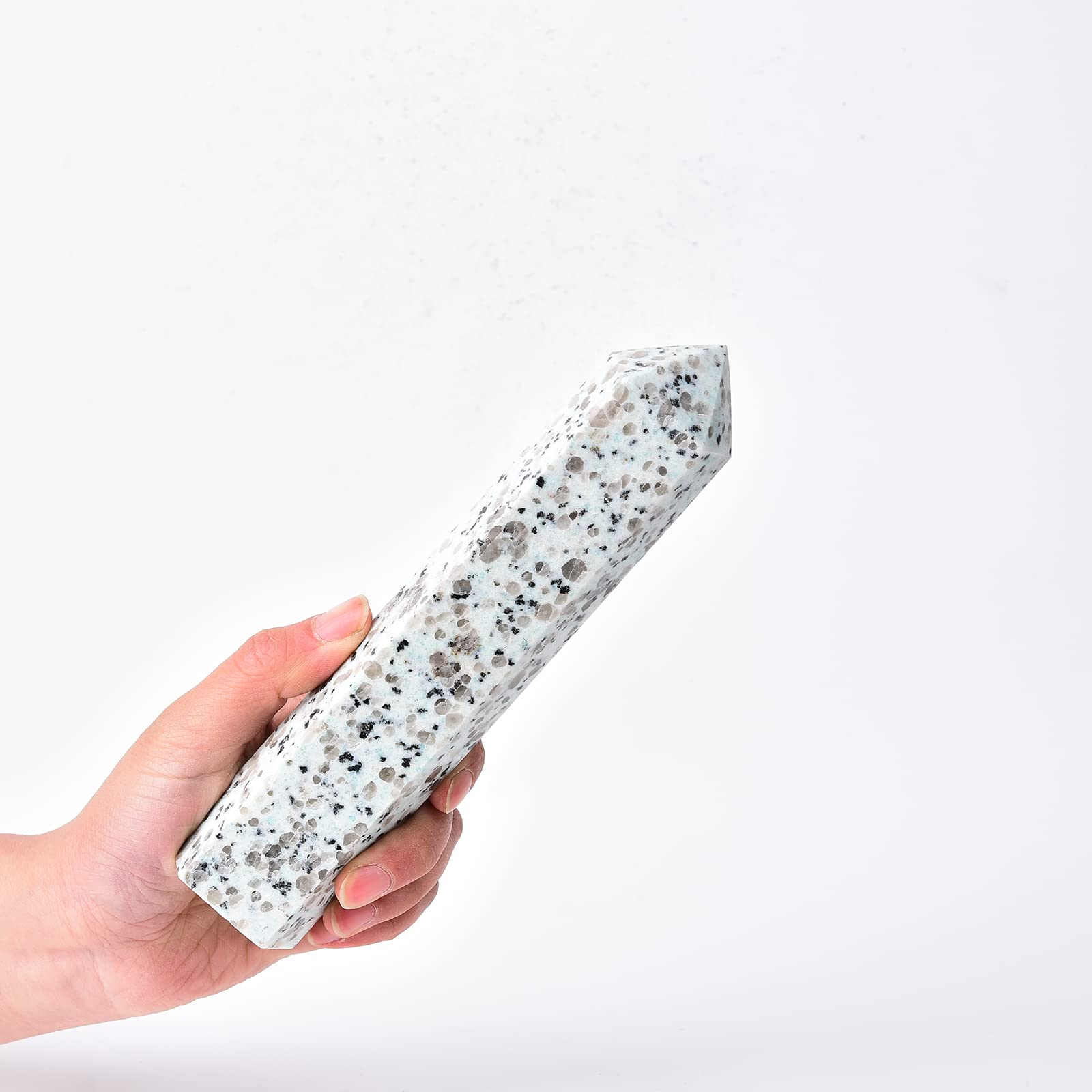 Tour cristal Balmatin sous lumière naturelle, éclat et clarté visibles