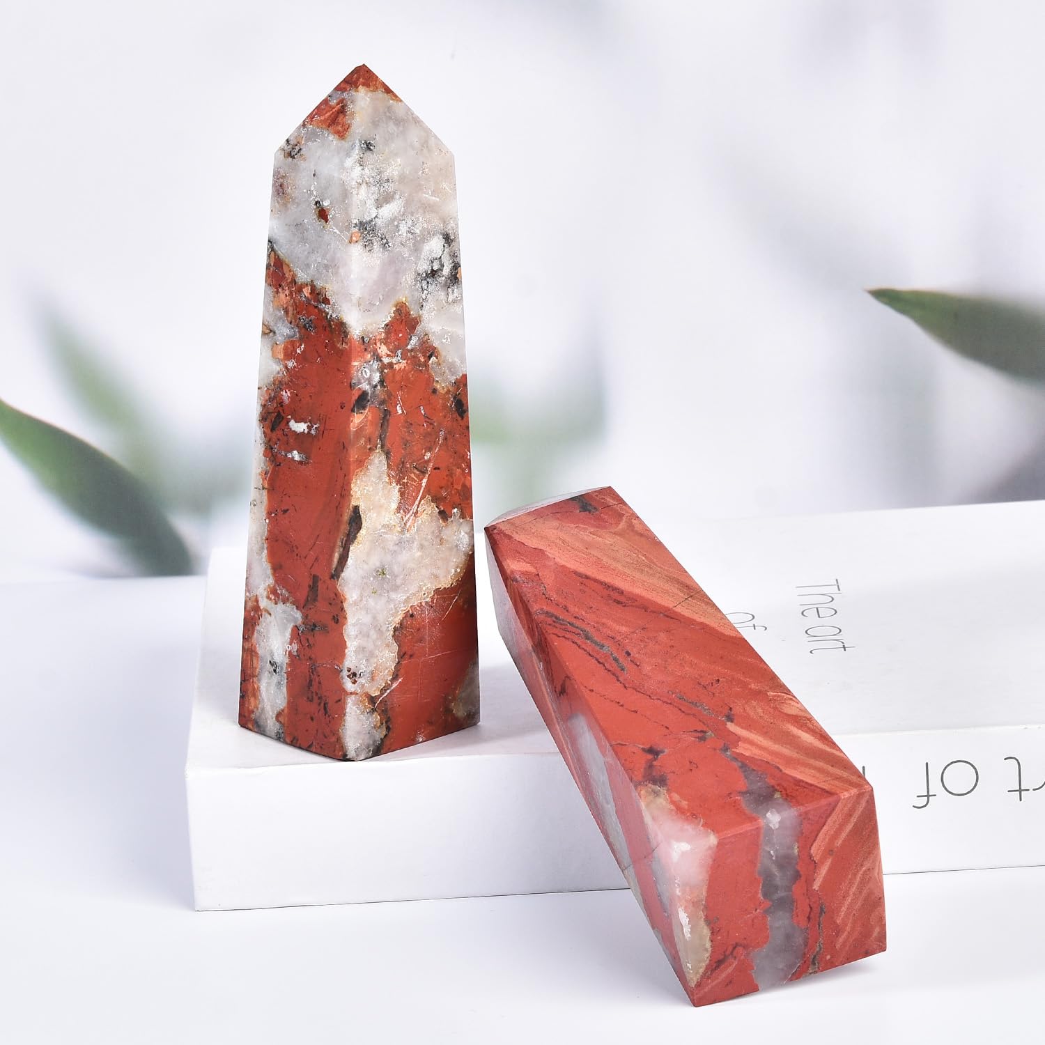 JIC Gem Tour jaspe rouge — pointe apex, énergie concentrée pour rituel