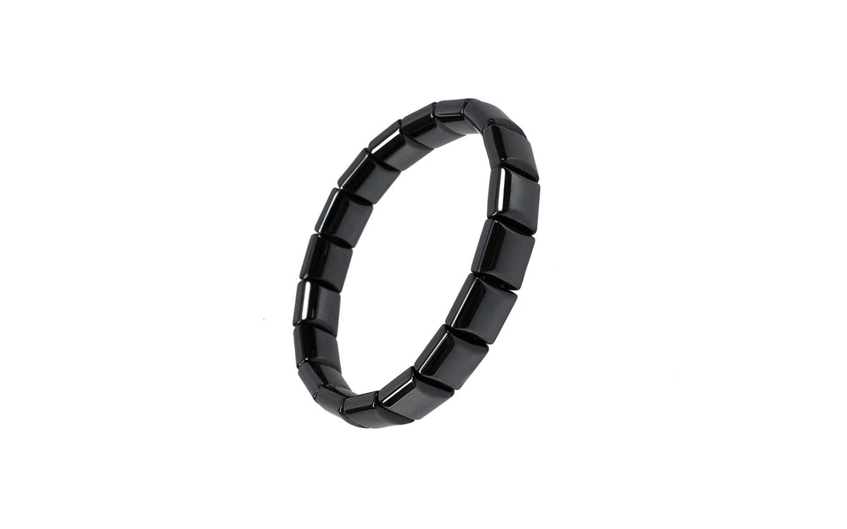 Jingming keji bracelet hematite sur le poignet, stabilité et concentration potentielles.