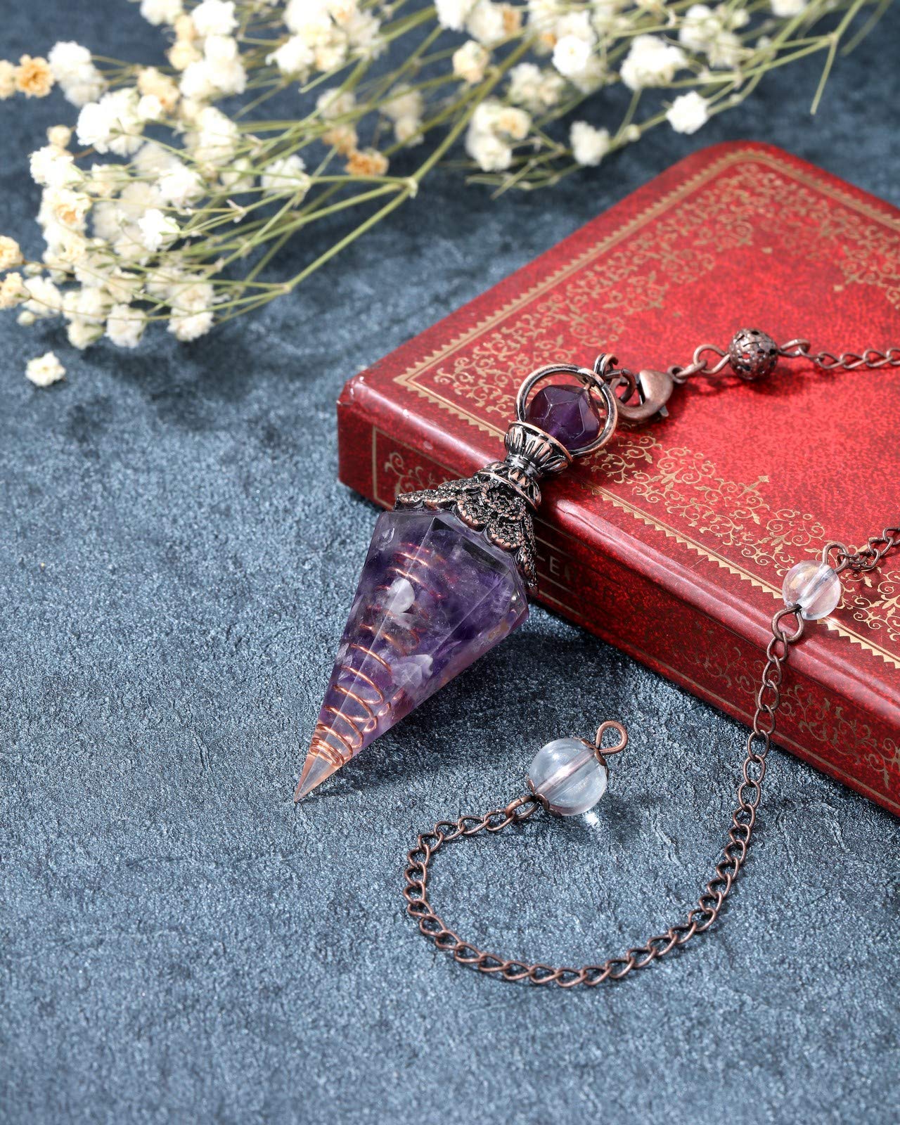 Détail du pendule Jovivi améthyste avec chaîne résine, fini soigné