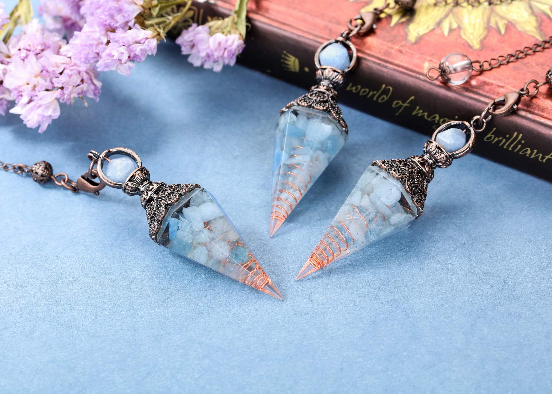 Pendule Jovivi aquamarine avec chaîne, accessoire idéal pour méditation.