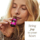 Joy de Young Living: application sur le poignet pour un moment d'équilibre.