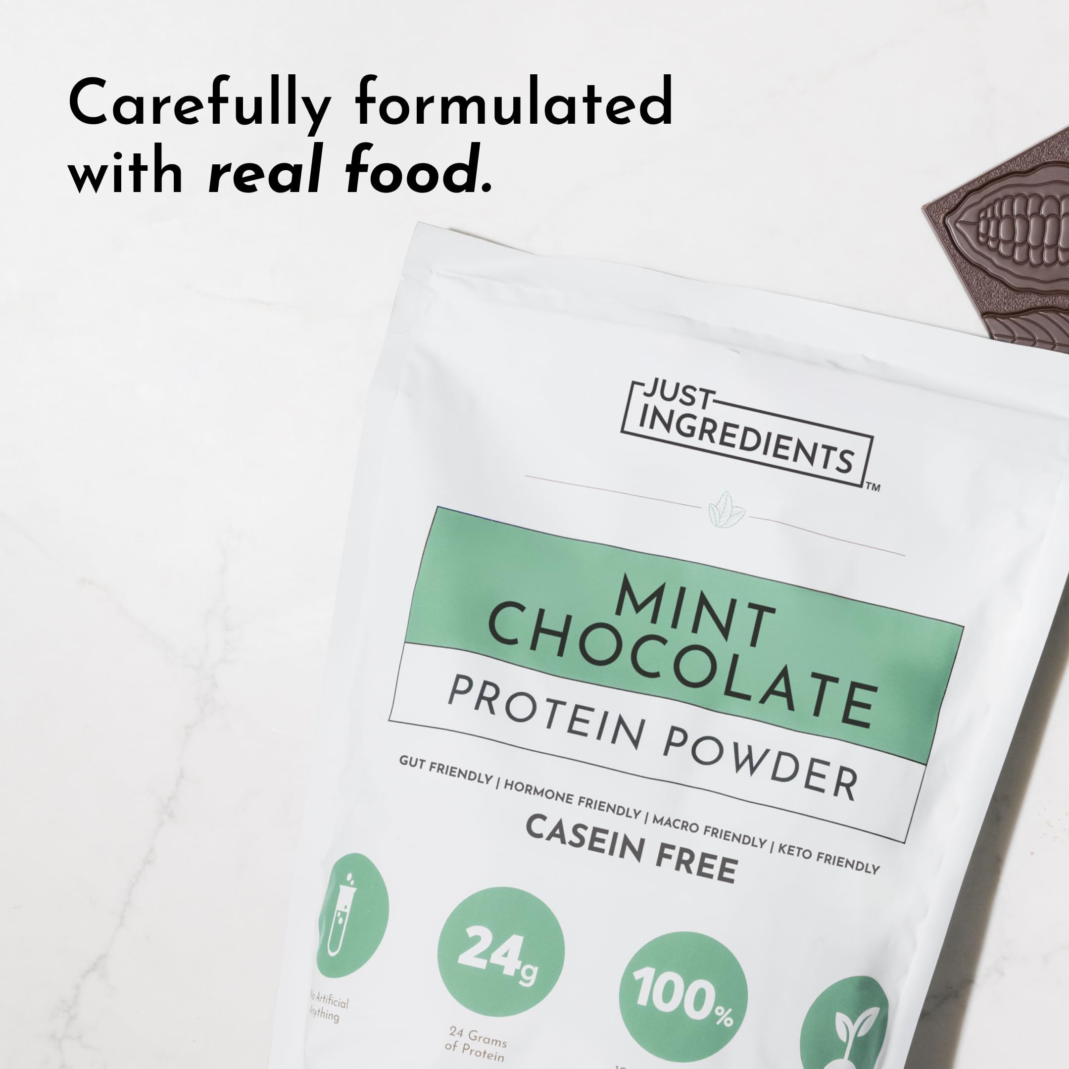 Just Ingredients protéine menthe-chocolat, athlète utilisant le shaker après l'entraînement
