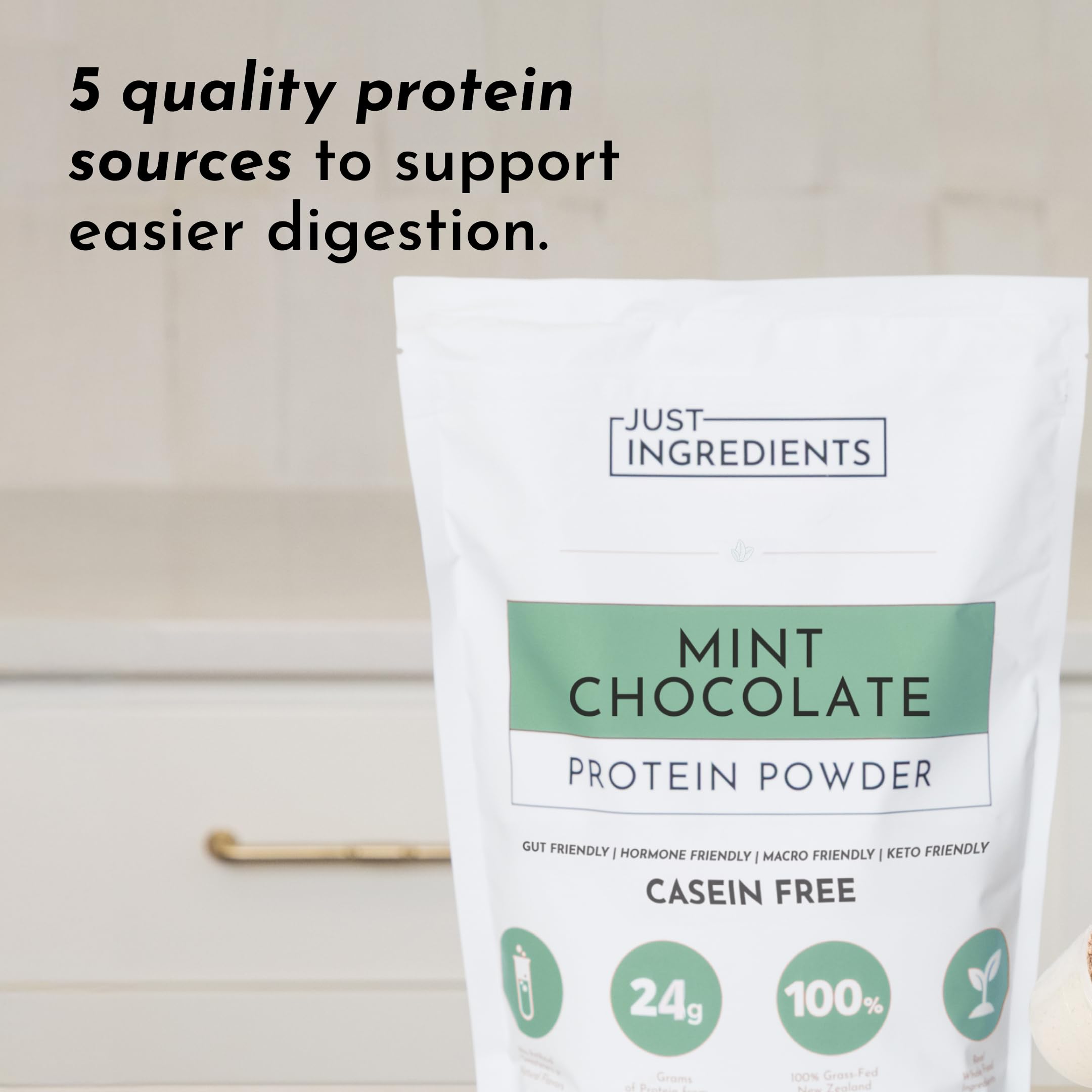 Just Ingredients protéine menthe-chocolat, bol de petit-déjeuner avec flocons et fruits
