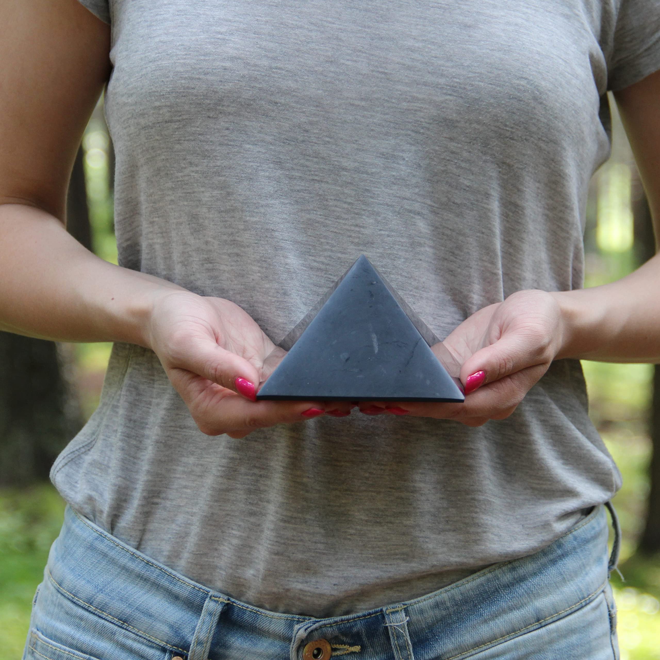Pyramide Karelian Heritage protégeant la maison et énergie positive
