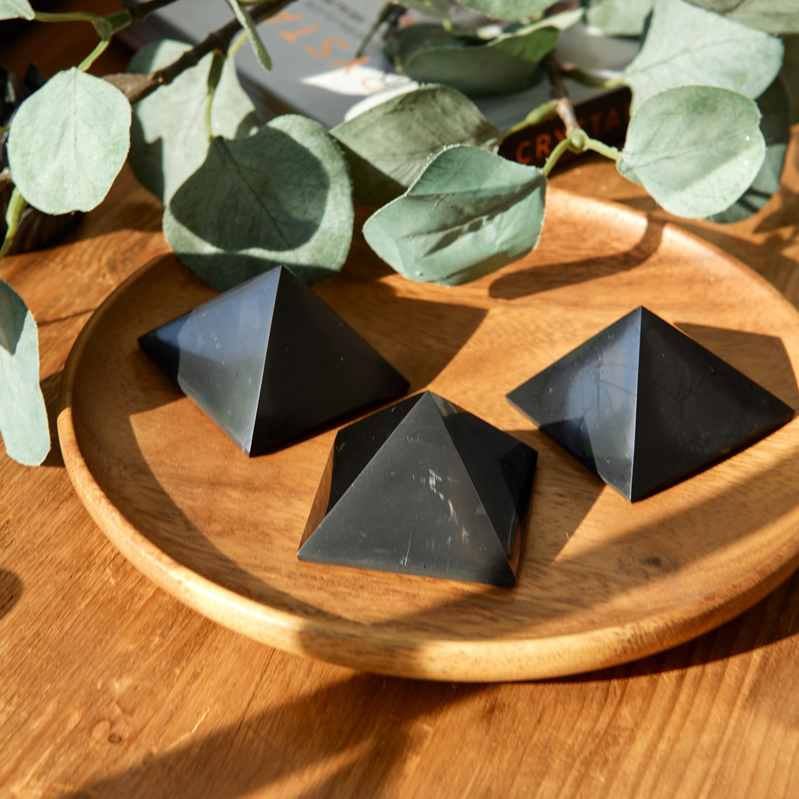 Pyramide Shungite en emballage d'origine Karelian Heritage, achat authentique.