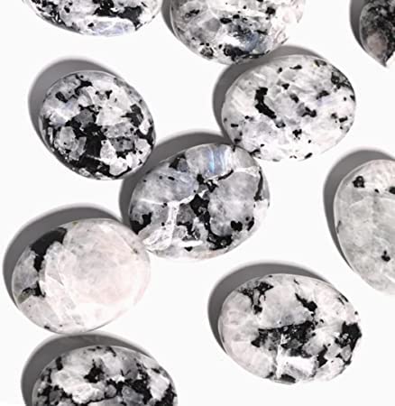 Karma Gems – pierre-lune-arc-en-ciel petit format, prise en main confortable.
