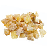 Karma Gems quartz doré brut indien, vue brute, parfait pour tumbling et décoration.