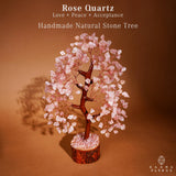 Détail du cristal quartz rose sur l’arbre KARMAPLEDGE, éclat doux