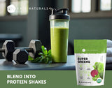 Kate Naturals Poudre Super Greens – verre d'eau vert pour hydratation légère.
