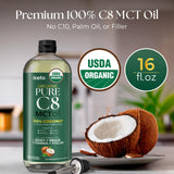 Verse Keppi MCT C8 sans saveur dans une tasse de café pour un apport neutre.