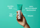 Texture crème blanche du dentifrice Kingfisher Menthe pour une application douce.