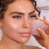 KORA Organics Rose Quartz Coeur Sculptor Visage: stimule la circulation et apporte douceur