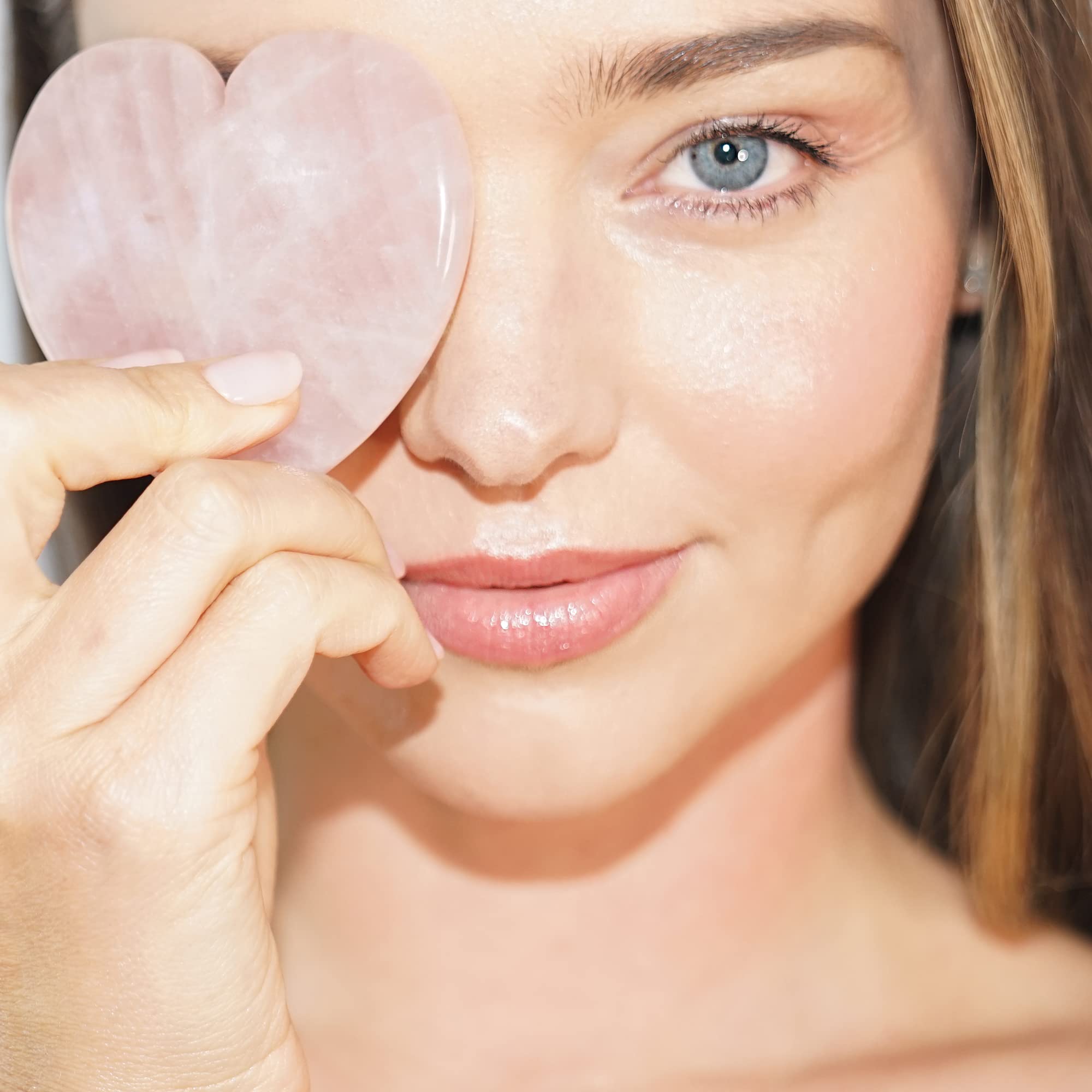 KORA Organics Rose Quartz Coeur Sculptor Visage: pratique harmonisante pour le soin quotidien