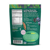 Main tenant des gommes Kuli Kuli Super Gummies, plaisir quotidien pour la peau.
