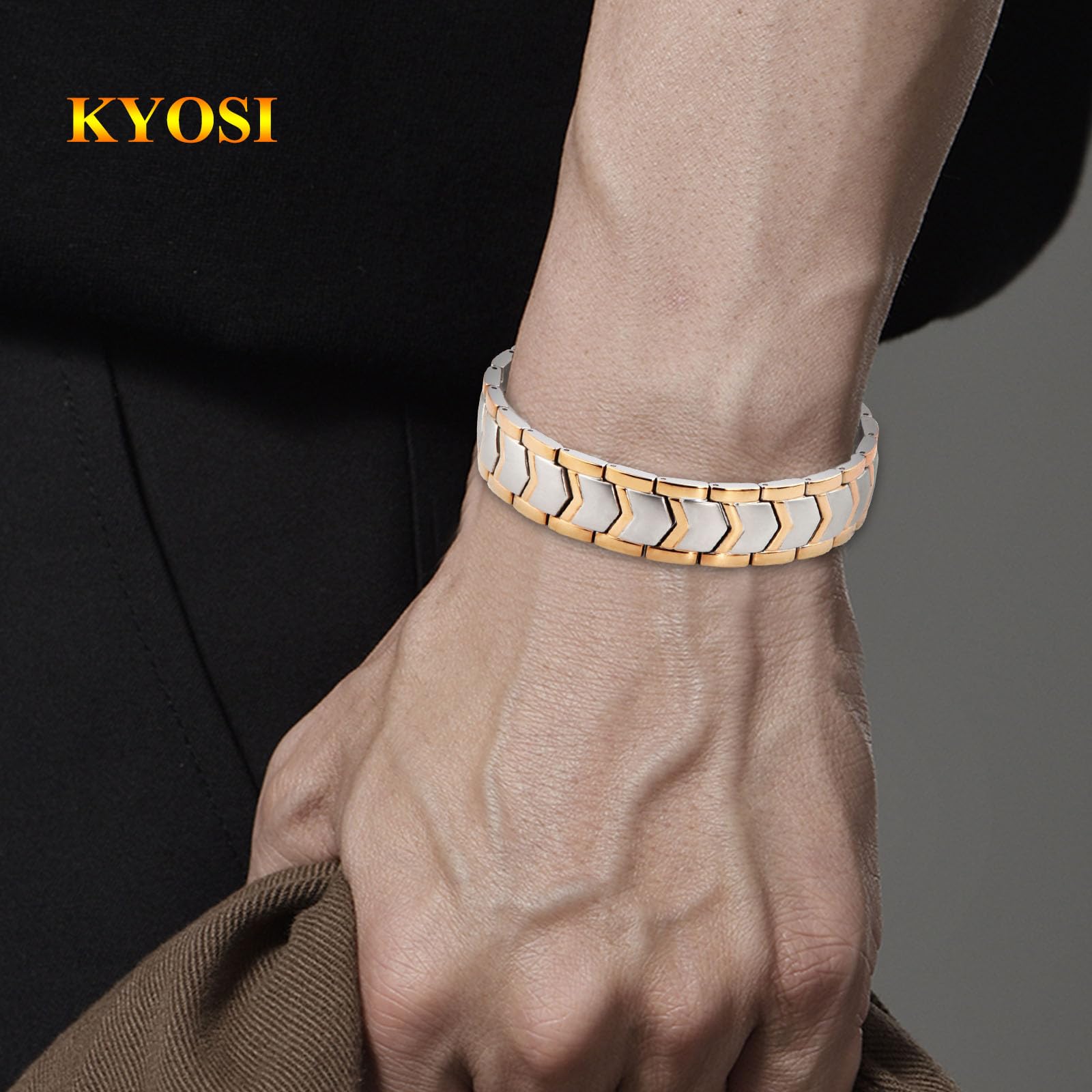 KYOSI bracelet magnétique au style masculin imposant, ample largeur pour une présence assurée.