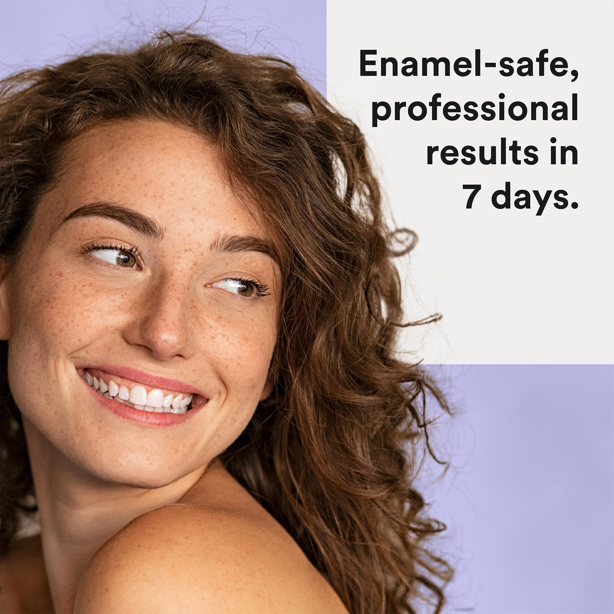 Application des bandes blanchiment La Bouche Natural sur les dents.