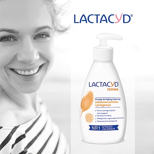 Lactacyd Femina Emulsion, scène bain, démontrant l'utilisation domestique en douceur.