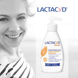 Lactacyd Femina Emulsion, scène bain, démontrant l'utilisation domestique en douceur.