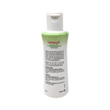 Verser Lactacyd Fraîche dans la main pour une mousse délicate.