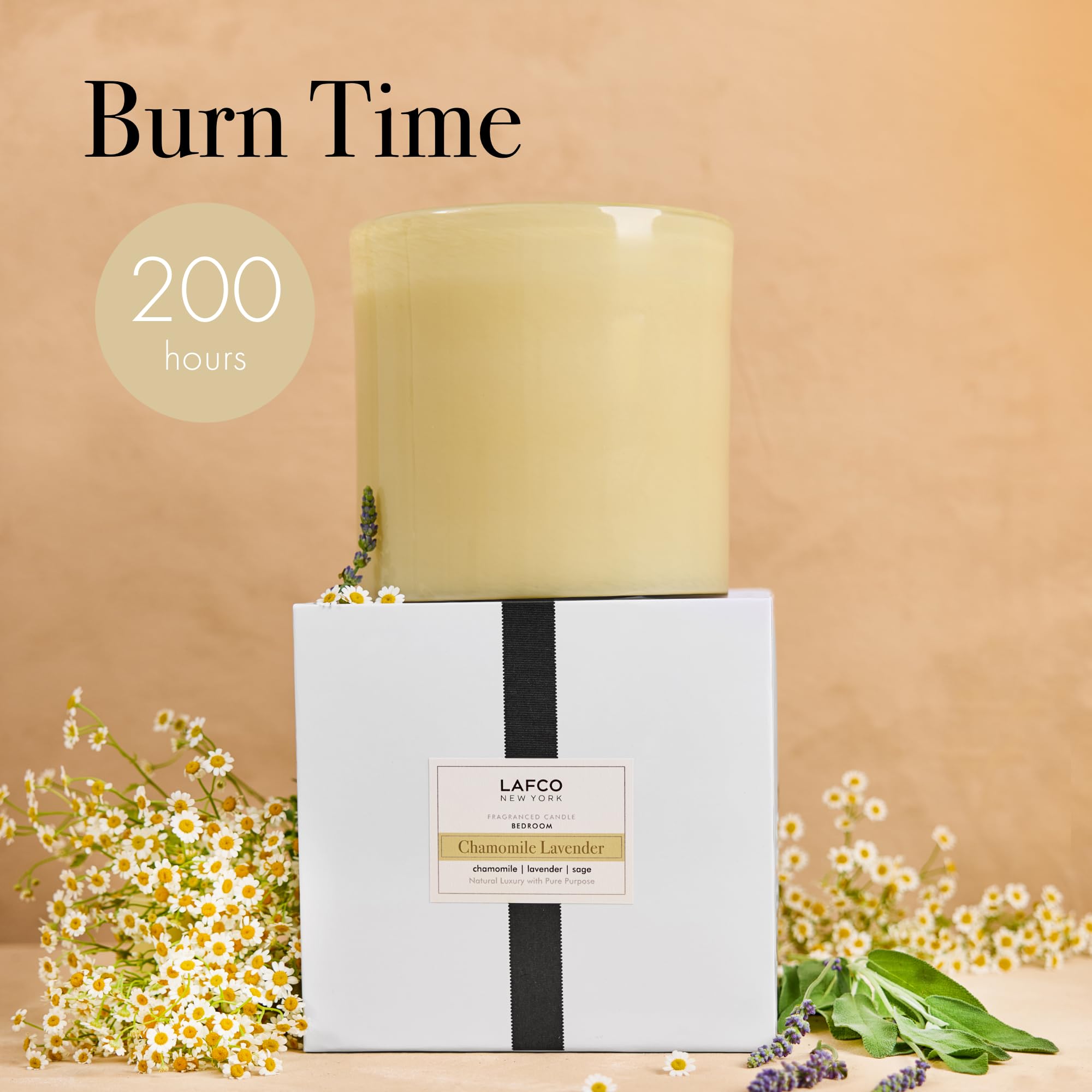 LAFCO New York Luxe 4-meches bougie chamomile-lavande, décor élégant dans le salon.