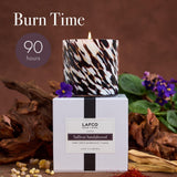 Bougie LAFCO New York Signature Fall, palo-santo-smoke offrant une expérience sensorielle subtile.
