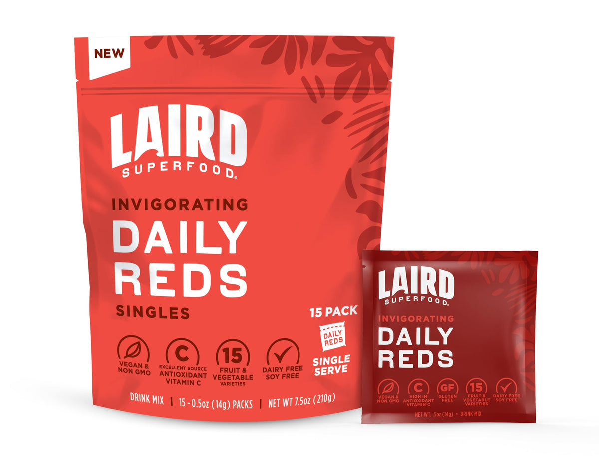 Laird Antioxident Daily Reds poudre dans son emballage, pratique pour transporter l'apport quotidien en fruits et légumes.